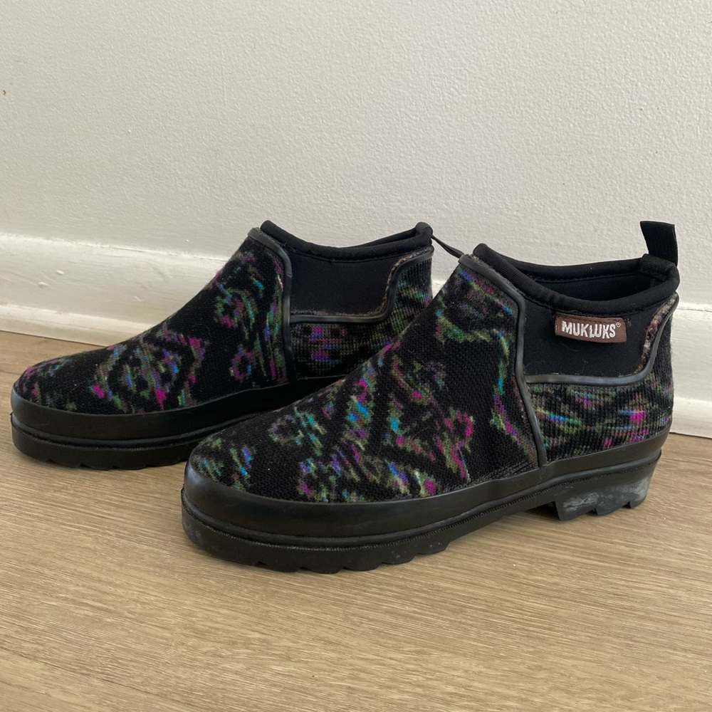 Mukluks shoes ladies size 7